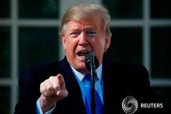 Trump insta a los militares de Venezuela a abandonar a Maduro para no perderlo todo Foto de archivo del presidente de EEUU, Donald Trump, declarando emergencia nacional en la frontera con México, en la Casa Blanca. Feb 15, 2019