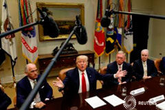 Trump busca un «aumento histórico» del gasto en defensa de EEUU El presidente de EEUU Donald Trump durante una reunión con responsables de compañías de seguros médicos en Washington, EEUU, el 27 de febrero de 2017