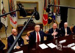 El presidente de EEUU Donald Trump durante una reunión con responsables de compañías de seguros médicos en Washington, EEUU, el 27 de febrero de 2017