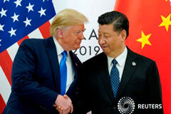 Trump pidió ayuda a China para ganar las elecciones de 2020, según su exasesor Bolton El presidente de Estados Unidos, Donald Trump, se reúne con el presidente chino Xi Jinping en Osaka, Japón, el 29 de junio de 2019.