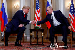Críticas y alarma por el apoyo de Trump a Putin en Helsinki El presidente de EEUU, Donald Trump y el presidente de Rusia, Vladimir Putin, se estrechan la mano en Helsinki, Finlandia, 16 de julio de 2018.