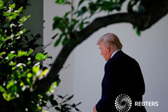 Trump advierte de que Corea del Norte sufrirá «fuego y furia» si amenaza a EEUU Trump abandona el Despacho Oval para una salida vacacional, en Washington