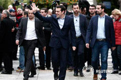 Tsipras nombra un gabinete anti-austeridad para el nuevo Gobierno griego Tsipras llega seguido por su gabinete al palacio presidencial de de enero de Atenas en una fotografía tomada el 27 de enero de 2015