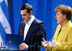 El primer ministro griego, Alexis Tsipras, en una rueda conjunta con la canciller alemana, Angela Merkel, en Berlín, el 23 de marzo de 2015