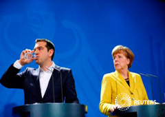 Merkel y Tsipras ofrecen una rueda de prensa en Berlín el 23 de marzo de 2015