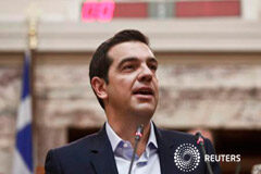 El primer ministro griego rehúsa ser «chantajeado», se agota la paciencia de la UE El primer ministro de Grecia, Alexis Tsipras, habla en el parlamento, el 17 de febrero de 2015, en Atenas