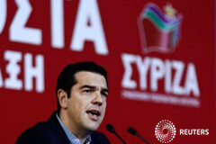 Alemania tacha de «juego sucio» los comentarios de conspiración de Grecia Tsipras en un acto en Atenas, el 28 de febrero de 2015