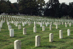 El TS reconoce el derecho a la Gran Cruz a un capitán asesinado por un militar amenazado por ETA Tumbas en un cementerio.