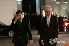 Ucrania dice que quiere ayuda económica y financiera de la UE El Presidente de la Comisión europea, Jose Manuel Barroso (L), y el del Consejo Europeo, Herman van Rompuy, llegan a una cumbre en Vilna, el 28 de noviembre de 2013