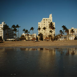 Un hotel visto desde la playa
