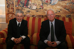 Convenio entre el Consejo General de Colegios de Economistas y Thomson Reuters Aranzadi De izqda. a drcha.: Valentín Pich Rosell, presidente del Consejo General de Colegios de Economistas Javier Moscoso del Prado, presidente del Consejo Editorial de Aranzadi