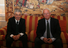 De izqda. a drcha.: Valentín Pich Rosell, presidente del Consejo General de Colegios de Economistas Javier Moscoso del Prado, presidente del Consejo Editorial de Aranzadi
