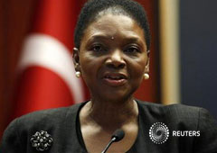Valerie Amos habla a los periodistas el 9 de marzo de 2012 en Ankara