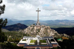 Comienzan los trabajos de exhumación de restos del Valle de los Caídos Vista de la cruz que preside el Valle de los Caídos, en San Lorenzo de El Escorial el 11 de mayo de 2016