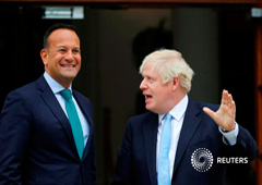El primer ministro de Reino Unido, Boris Johnson, junto al primer ministro de Irlanda (Taoiseach, en gaélico), Leo Varadkar, en Dublín, el 9 de septiembre de 2019.