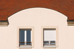 Responsabilidad del titular registral ante el impago de cuotas comunitarias Fachada de un edificio