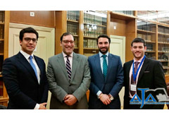 De izquierda a Derecha, Juan Gonzalo Ospina, Presidente AJA Madrid, Eloy Velasco, Magistrado de la Audiencia Nacional, Alberto Cabello, Vicepresidente AJA Madrid y Ignacio Palomar Ruiz, Encargado de Comunicación AJA Madrid