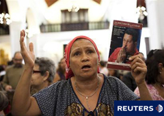 Venezuela postergó el miércoles una cumbre regional debido a la lenta recuperación del presidente Hugo Chávez de una cirugía de urgencia en Cuba, una decisión que agitó los fantasmas sobre su salud pese a la difusión de imágenes que lo mostraron en buena