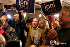 Los republicanos se hacen con el control del Senado en EEUU Varias personas celebran la victoria de la senadora republicana Joni Ernst en unas elecciones para el Senado de EEUU, en Iowa, el 4 de noviembre de 2014