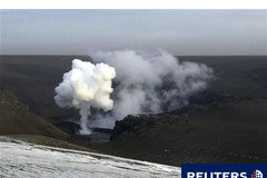 El volcán de Islandia produce principalmente vapor Una nube de humo sale del volcán Grimsvotn, bajo el glaciar Vatnajokull en el sureste de Islandia, el 25 de mayo de 2011.