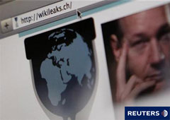 página web de WikiLeaks con su dirección checa y una fotografía de su fundador, Julian Assange, en la ciudad suiza de Berna