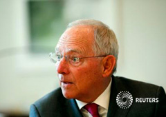 El ministro de Finanzas alemán, Wolfgang Schäuble, en un gesto durante una entrevista con Reuters el 20 de mayo de 2015 en Berlín