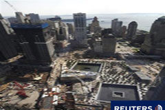 EEUU ve una amenaza terrorista creíble, no confirmada, el 11-S World Trade Center y del National September 11 Memorial and Museum con sus dos estanques y las obras