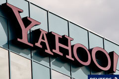 Yahoo advierte de un débil trimestre y recortará empleos Letrero de Yahoo en una fachada del edificio donde tienen oficinas