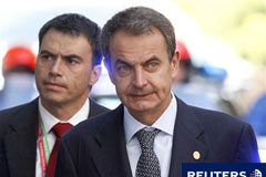 El Ibex recupera los 10.000 por Grecia, pero persisten las dudas El presidente del Gobierno español, José Luis Rodríguez Zapatero, llega a la cumbre de líderes de la Unión Europea en Bruselas el 24 de junio de 2011.