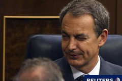 El Congreso da el primer paso para cambiar la Constitución El presidente del Gobierno, José Luis Rodríguez Zapatero, antes del inicio de la sesión parlamentaria en Madrid el 30 de agosto de 2011.
