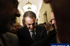 Zapatero disuelve las Cortes y convoca oficialmente el 20-N Zapatero abandona el Congreso tras la última sesión parlamentaria en Madrid, el 22 de septiembre de 2011