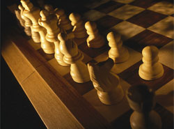 Tablero de ajedrez con sus piezas