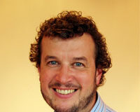 “When you are a generalist, the only way in which you can separate yourself from the other generalist firms is by competing on price” Cuando se es generalista, la única forma de competir con las demás firmas es a través de los precios