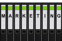 Decálogo del buen marketiniano Archivadores juntos que con una letra en cada lomera de los archivos se puede leer la palabran MARKETING