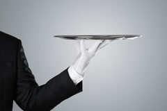 Casi la mitad de las horas extra que se trabajan en España no se pagan camarero