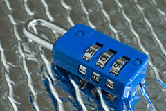 Ley de acceso a la profesión de abogado Un candado azul.