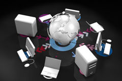 Desconectar para conectar Una bola del mundo rodeada por ordenadores.