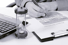 El punto de partida para la competitividad del despacho Una persona trabajando en un despacho