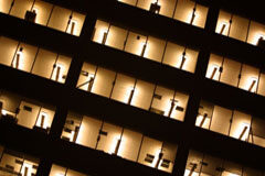 “Mermas” en los despachos de Abogados Fachada de un edifico de despachos.