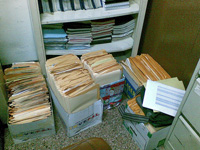 Claves para una buena gestión documental Documentos amontonados