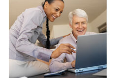 Cuando mi casa, mi empresa y mi familia es lo mismo Una pareja trabajando en casa