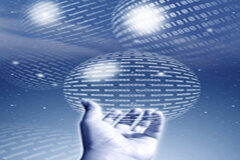 Políticas en redes sociales: un tabú (más) en el mercado jurídico Una mano en el mundo de Internet.