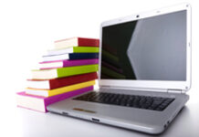 Diez libros para mejorar tus habilidades como abogado Un libros junto a un portátil