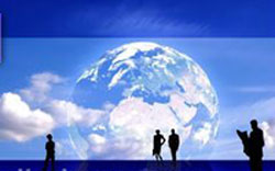 El boom del outsourcing u “offshoring” de servicios legales Un dibujo del mundo apoyado sobre una hoja de árbol.