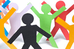 ¿Qué hacemos con la multiculturalidad de las plantillas? Varios muñecos de colores