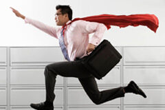 Prevenir antes que curar: el uso por el abogado del «check list» antes del juicio Un abogado con un maletín y una capa