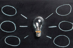 Las dudas de los potenciales clientes sobre un profesional de la abogacía que pueden impedir que te contraten Bombilla