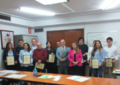 En la imagen algunos alumnos de la ultima edición junto con el Presidente de la Asociación Jose María García Gutiérrez en el centro