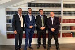 Abdón Pedrajas asesora a la empresa mejicana que comercializará la publicidad del aeropuerto de Baleares de izquierda a derecha: Ricardo Méndez Azcarate, director de AG media México; Felipe Rivera Torres, accionista y representante del holding familiar Grupo Frisa; Pablo Pedrajas Quiles, socio de Abdón Pedrajas; y Omar del Azar, director general y gerente de