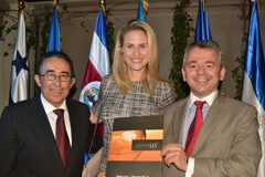 La Red Legal Iberoamericana de Broseta amplía su cobertura a Centroamérica y Panamá De izda. a dcha. Carlos Quintanilla y Elizabeth Heurtematte, de LatamLex; y Julio Veloso, de Broseta